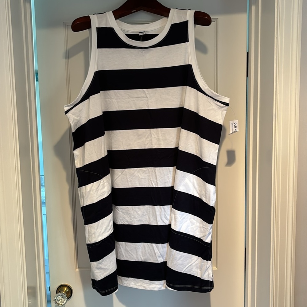 NWT sleeveless Old Navy dress in navy blue & white stripes